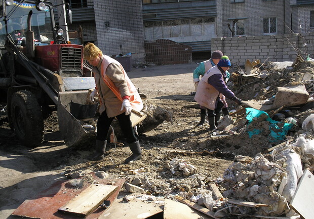 В ходе двухмесячника планируется привести в надлежащее состояние все территории района и сделать Харьков зеленым и чистым. Фото из архива "КП".