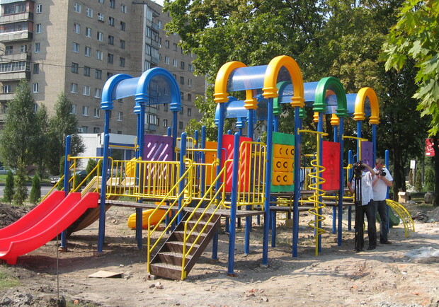 В ближайшее время в городе появится 150 детских площадок. Фото из архива "КП".