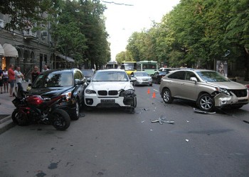 В ДТП пострадали 4 авто. то: http://incidents.com.ua