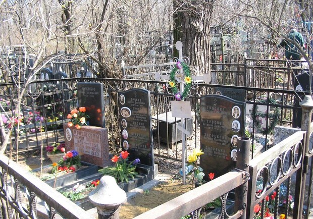 Беглянка четверо суток скрывалась и ночевала на кладбище в поселке Жихарь. Фото <a href=http://daefr.narod.ru/photo29.jpg>daefr.narod.ru</a>.