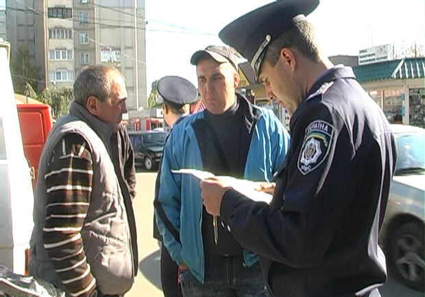 Милиционеры контролируют торговля на харьковских улицах. Фото пресс-службы облуправления МВД.