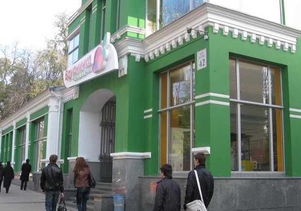 Фото пресс-службы горсовета. В Харькове красят фасады зданий в яркий цвет.  