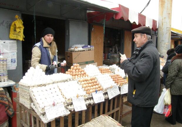 Фото kp.ua. На Конном рынке сносят киоски. 