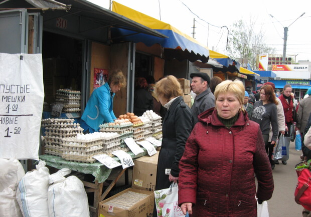 Харьковские власти предлагают торговцам с Конного рынка переехать в другие части города. Фото из архива "КП".