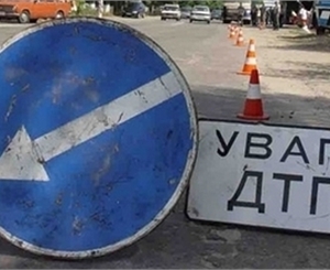 На перекрестке Сидора Ковпака и Героев Труда КамАЗ столкнулся с ВАЗом.