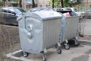 По объему два евроконтейнера как раз составляют годовую норму мусора, рассчитанную в новом тарифе по вывозу ТБО на одного человека. Фото с сайта Харьковского горсовета.