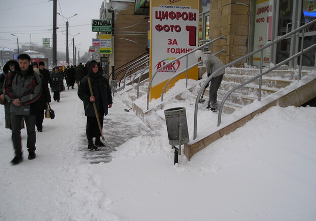 Уже второй день в Харькове почти безостановочно идет снег. Фото из архива "КП".