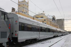 В новом поезде можно пользоваться ноутбуком непосредственно на пассажирском месте. Фото <a href=http://kharkov.comments.ua/news/2012/01/30/154745.html>kharkov.comments.ua</a>.