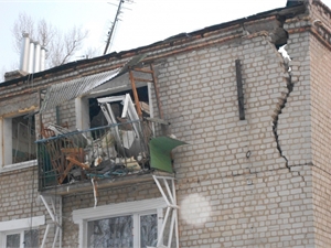 В Купянске 5-литровая емкость разнесла 3-этажный дом. Фото с официального сайта Харьковской облгосадминистрации.