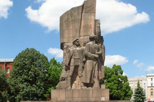 Сейчас памятник упакован, описан и ждет, когда его будут устанавливать на новом месте. Фото с сайта Харьковского горсовета.