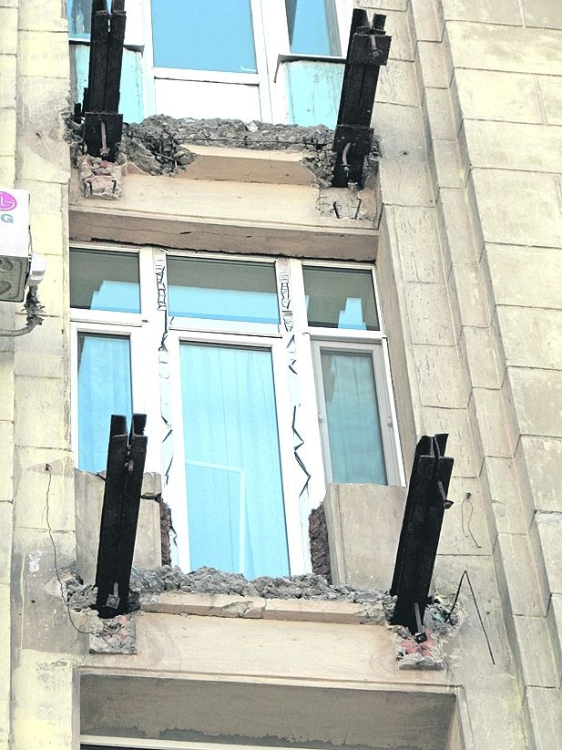 Балконы убрали, когда жильцы были на работе. Фото: segodnya.ua