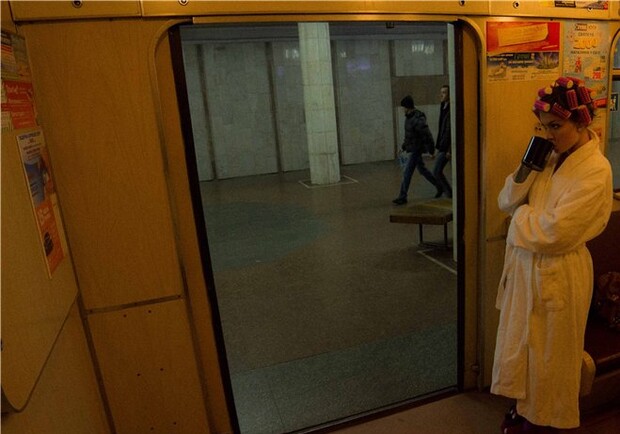 В метро постоянно ездят странные пассажиры. Фото пользователя valsinets с сайта "Харьков Форум".