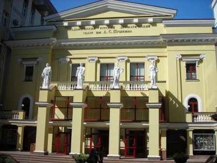 В скором театр  войдет в список памятников архитектуры.Фото: из архива "Vgorode".