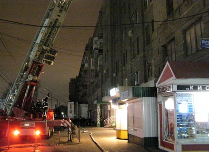 Жилой дом возле харьковского жд вокзала могли специально поджечь. Фото - dozor.kharkov.ua