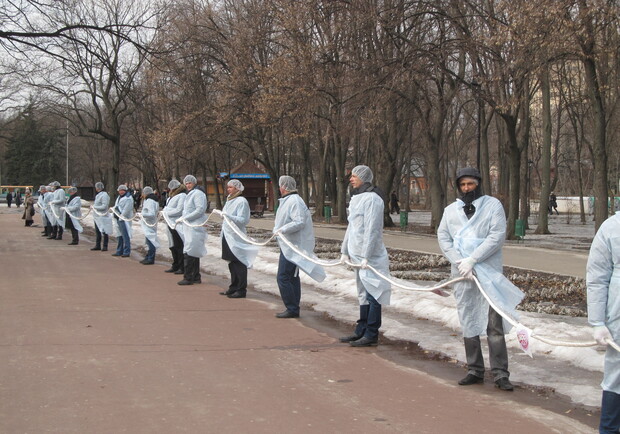 В Харькове к 8-му Марта представили самое длинное в Украине кондитерское изделие. Фото: Алексей БИТНЕР.