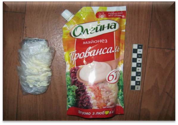 Передавать запрещенные предметы в продуктах питания уже стало доброй традицией. Фото с сайта kvs.gov.ua.