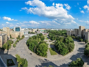 Нашим людям нравится в Первой столице буквально все, а особенно то, что кругом много зелени. Фото с сайта  kharkov.kp.ua.