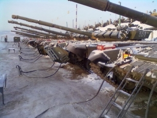 92-ю отдельную механизированную бригаду заблокировали люди с георгиевскими ленточками. Фото с сайта vk.com. 