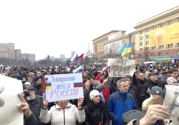 Митингующие под ХОГА. Фото Vgorode.