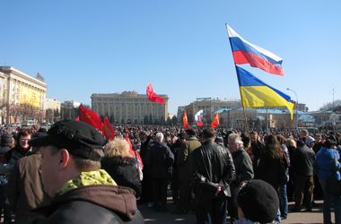 Организаторы зачитали резолюцию, которую приняли по итогам митинга. Фото Максима Иванова