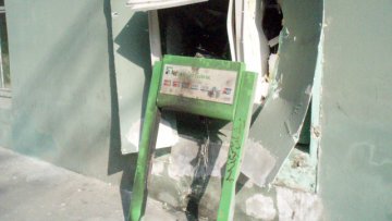 Соженный банкомат. Фото с сайта delo.ua.