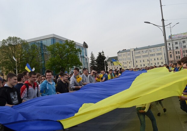 О украинской символике и митингах харьковчанам советуют забыть. Фото Vgorode.