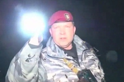 "Беркутовцы" слепили людей фонариками. Кадр из видео. 