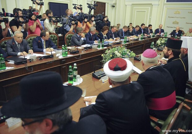 Круглый стол национального единства прошел в Киеве 14 мая. Фото с сайта rbc.ua