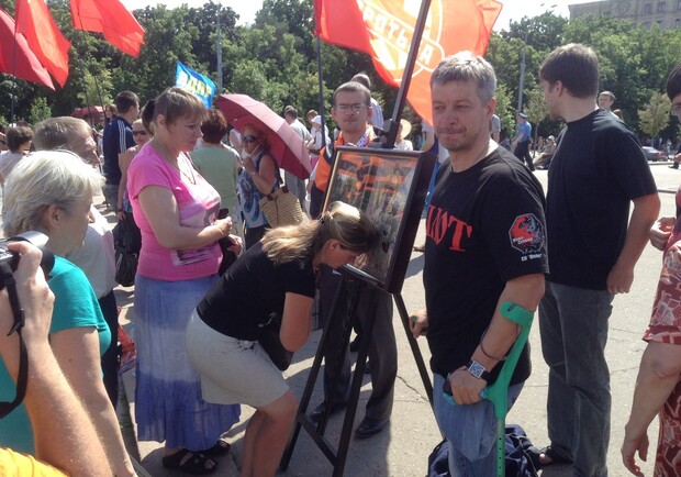 Митингующие говорят - это "икона спасительница Харькова". Фото Vgorode.