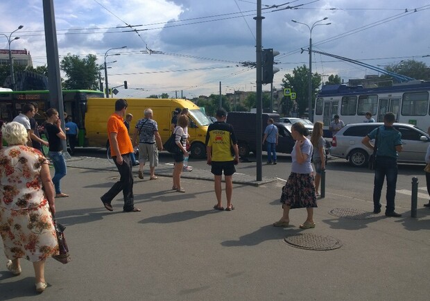 Новость - События - Вниманию харьковчан: на Одесской тройное ДТП с участием троллейбуса