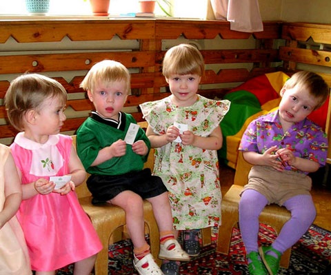 Малыши в Харькове, слава богу, чувствуют себя хорошо. Фото: voicesevas.ru.
