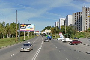 Движение транспорта организовано по встречной полосе. Фото с сайта city.kharkov.ua.