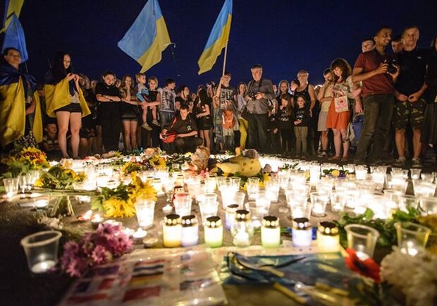 В Харькове чтут память погибших и принимают их родственников. Фото: Zloj Syslik.
