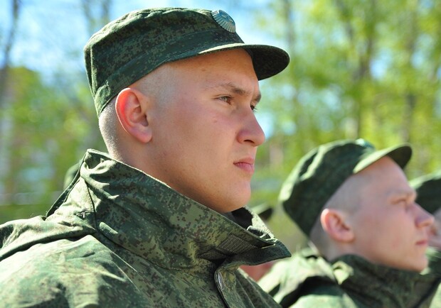 Призывники ждут отправки в войска. Фото с сайта army-news.ru.