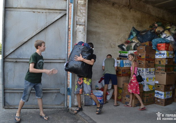 Переселенцам могут помочь все желающие. Фото Vgorode.ua