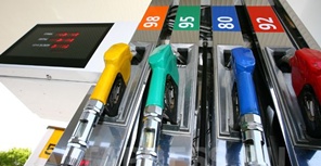 Цены на бензин полностью зависят от курса. Фото с сайта bankomet.com.ua