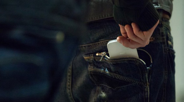 У мальчика украли дорогой мобильный телефон. Фото с сайта imenno.ru.