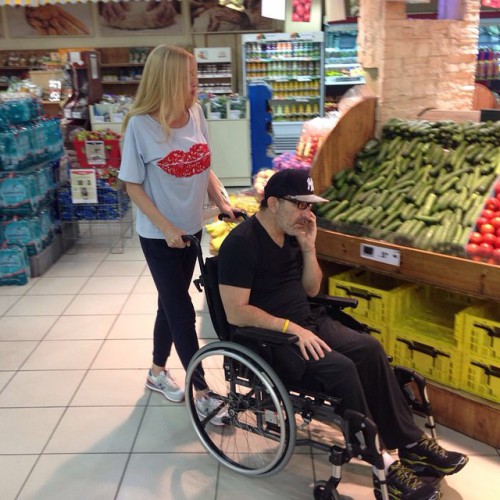 Новость - Люди города - Фотофакт: как Кернес с женой ходит в супермаркет