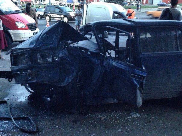 Новость - События - На проспекте Гагарина столкнулись Lanos и ВАЗ: один из водителей - в тяжелом состоянии