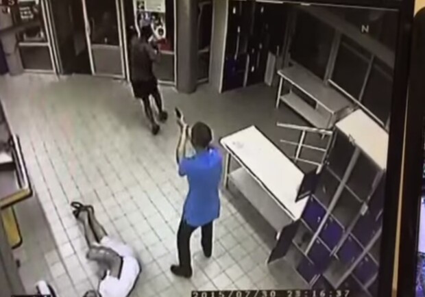 Новость - События - В сети появилось видео стрельбы в супермаркете "АТБ"