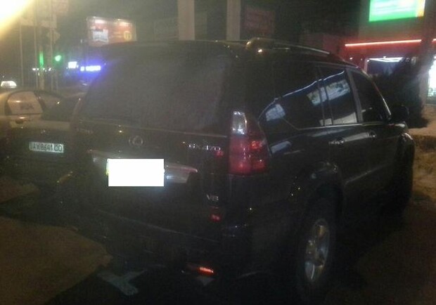 Новость - События - Водитель Lexus сбил девушку на парковке