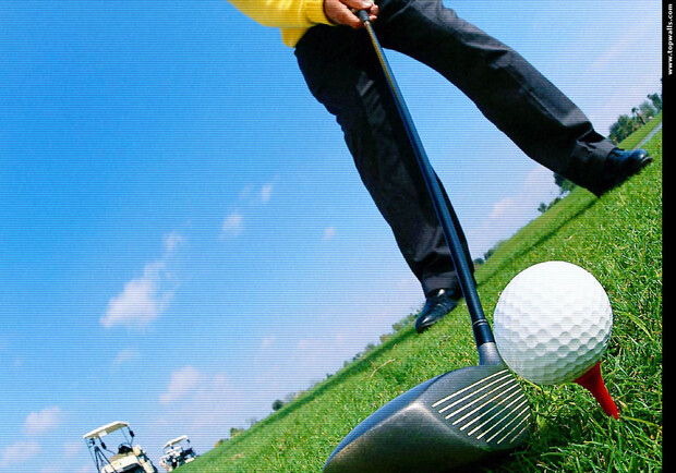 В десяти школах Харькова в качестве эксперимента ввели уроки гольфа, но сначала надо обучить физруков. Фото с сайта pruzhany.net