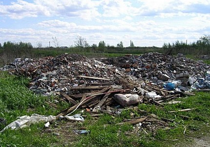 Предприятия сбрасывают отходы производства на стихийные свалки, чтобы не платить за вывоз и утилизацию мусора. Фото с сайта dozor.kharkov.ua
