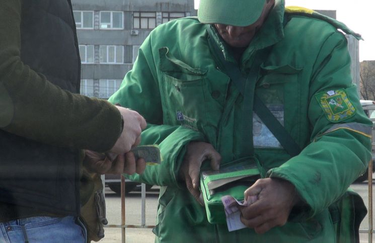 Новость - События - Знай свои права: "зелёные человечки" атакуют харьковских водителей (видео)