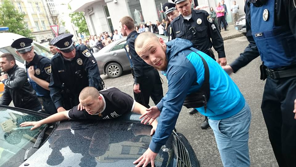 Новость - События - Вчера в Харькове ранили патрульного полицейского (фото, видео)