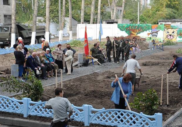 Сегодня благоустроили лишь часть заброшенного парка Квитки-Основьяненко. Фото с сайта city.kharkov.ua
