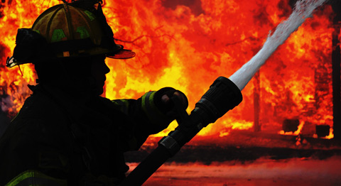 Новость - События - В Харькове из горящего дома эвакуировали полсотни людей