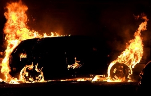 Новость - События - Харьковчанин поджег авто с собственной матерью внутри
