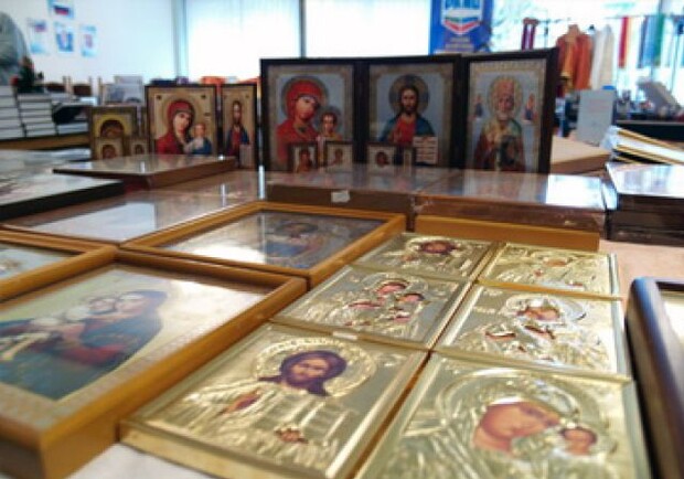 Помимо икон и церковной утвари, Харькову обещают теплые вещи и подушки. Фото с сайта www.vremyan.ru