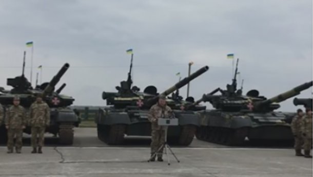 Новость - События - Порошенко в Чугуеве передал военную технику в зону АТО